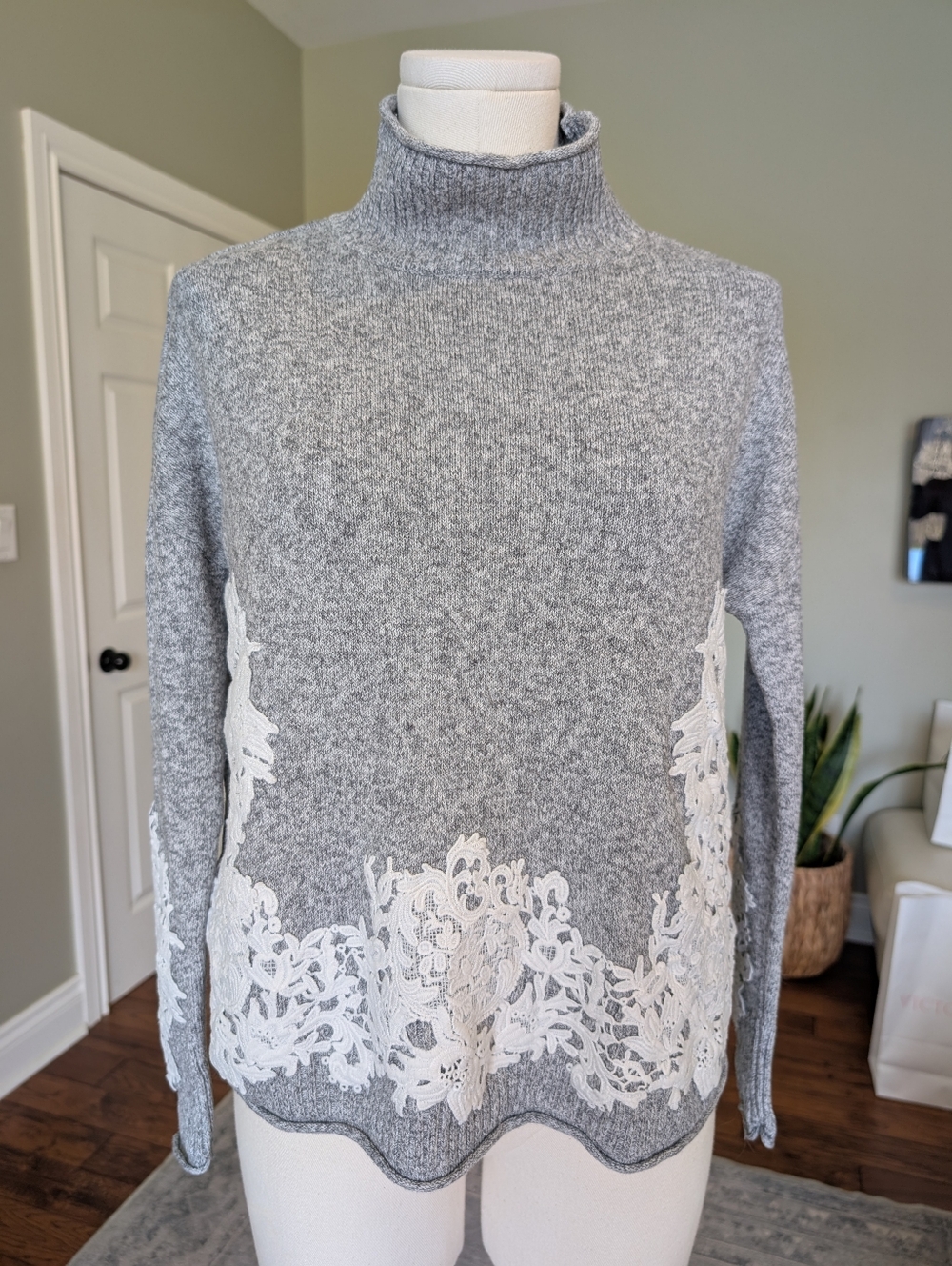 Reitmans Women’s Grey Knit Sweater White Lace Detail Turtleneck Cozy Chic XS